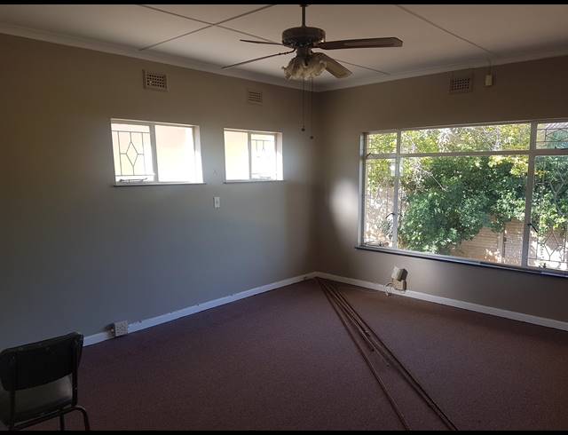 4 BEDROOM FREEHOLD SOLD IN DRAKENSVIEW